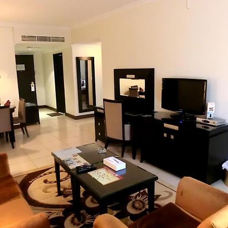 Deebaj Al Khabisi Plaza Aparthotel Дубай Екстериор снимка