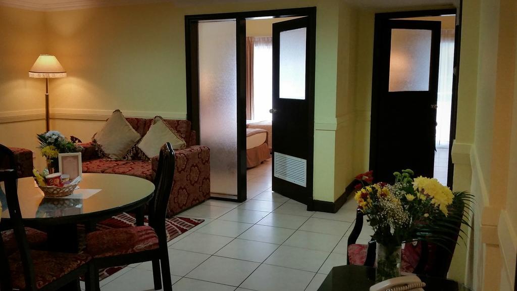 Deebaj Al Khabisi Plaza Aparthotel Дубай Екстериор снимка