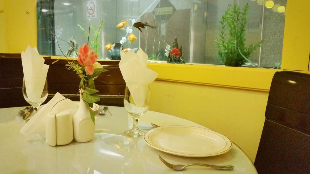 Deebaj Al Khabisi Plaza Aparthotel Дубай Екстериор снимка