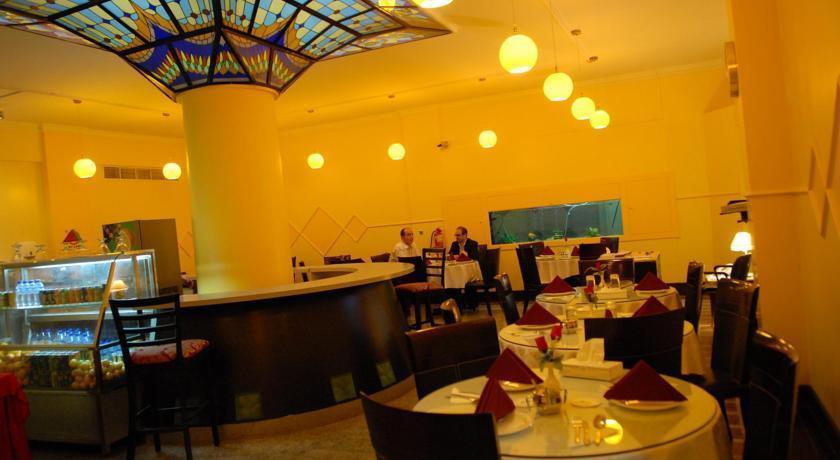 Deebaj Al Khabisi Plaza Aparthotel Дубай Екстериор снимка