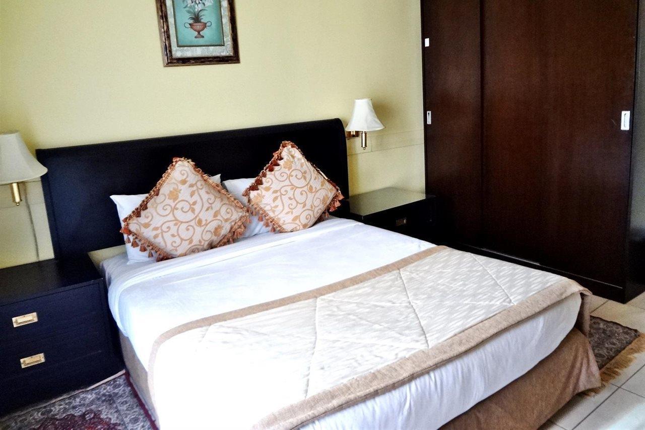 Deebaj Al Khabisi Plaza Aparthotel Дубай Екстериор снимка