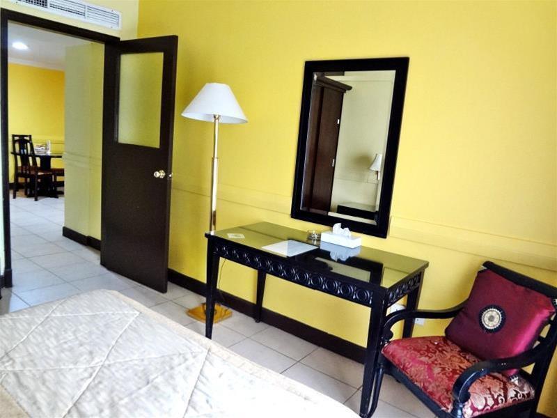 Deebaj Al Khabisi Plaza Aparthotel Дубай Екстериор снимка