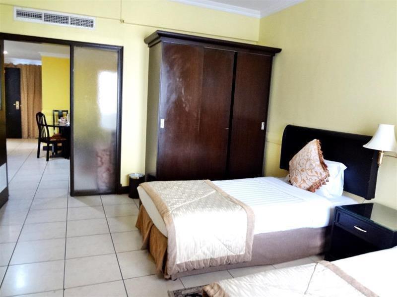 Deebaj Al Khabisi Plaza Aparthotel Дубай Екстериор снимка