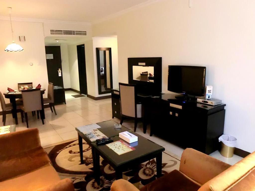 Deebaj Al Khabisi Plaza Aparthotel Дубай Екстериор снимка